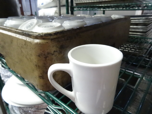 30 world China coffee cups with rac...