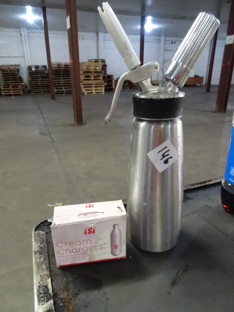 Cream dispenser with 3 CO2 cartridg...