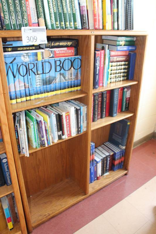 lot 309 image: Encore Oak Bookcase
