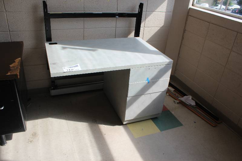 lot 318 image: 2-Drawer Desk