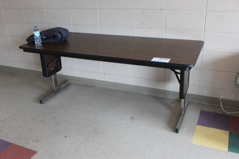 lot 320 image: Table