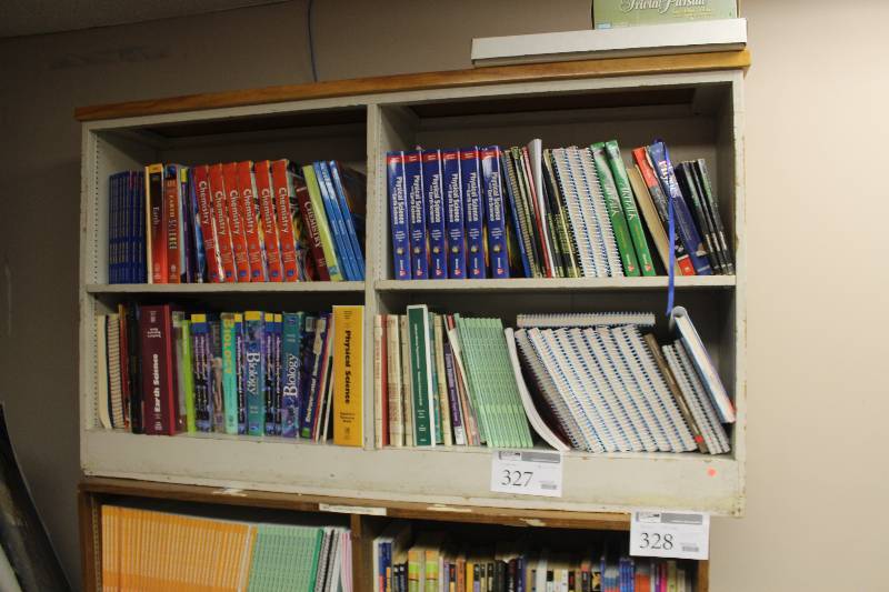 lot 327 image: 4-Shelf Metal Bookcase