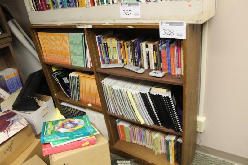 lot 328 image: 4-Shelf Metal Bookcase