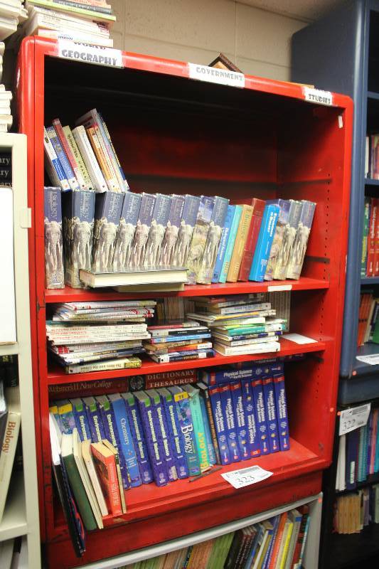 lot 323 image: 3-Shelf Metal Bookcase