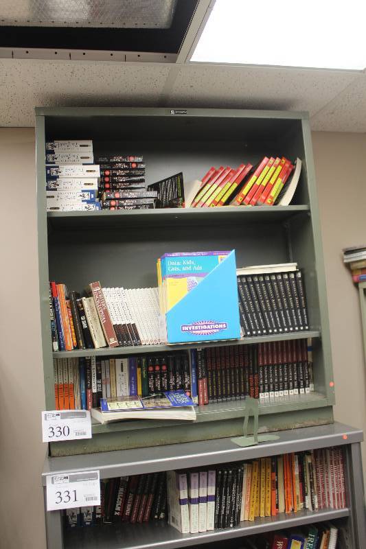 lot 330 image: 3-Shelf Metal Bookcase