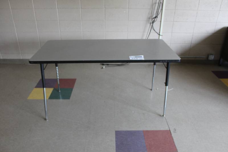 lot 334 image: Office Table