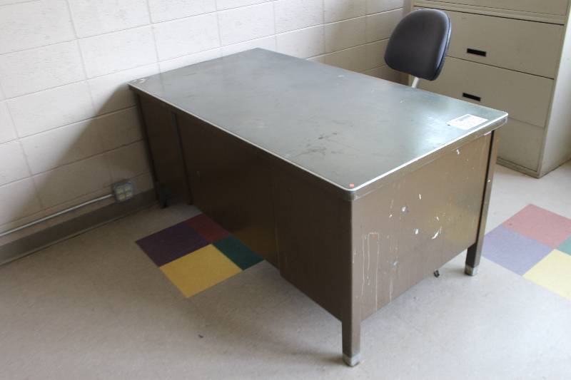 lot 335 image: 6-Drawer Metal Office Desk, Chair