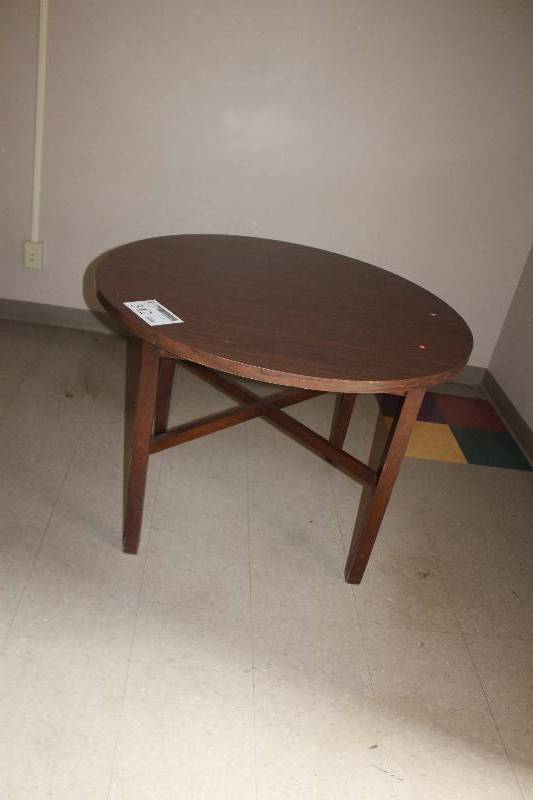 lot 342 image: Round Wood Table