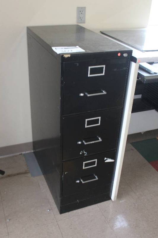 lot 369 image: 3-Drawer Metal File Cabinet