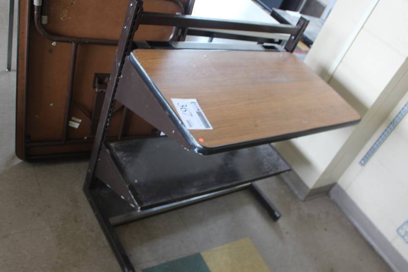 lot 367 image: Computer Desk