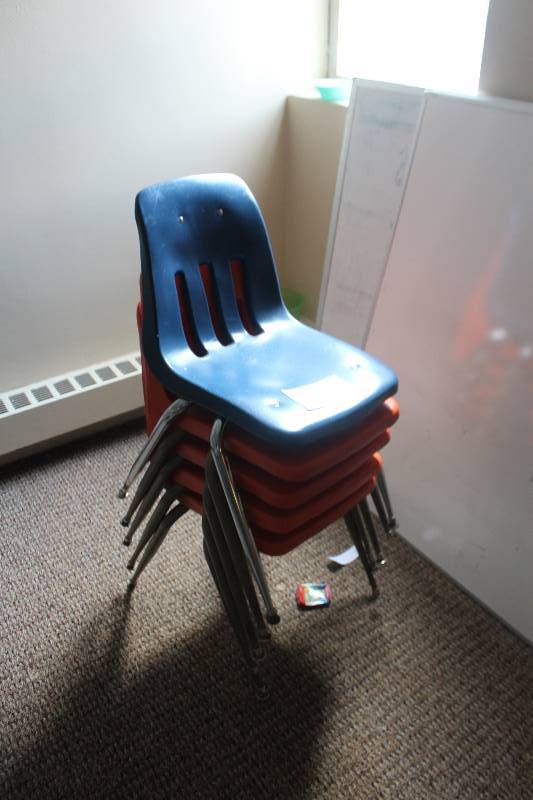 lot 388 image: Lot of (5) Stacking Plastic Seat Metal Frame Chairs