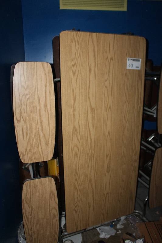 lot 40 image: Folding Rolling Cafeteria Table