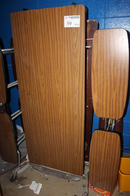 lot 39 image: Folding Rolling Cafeteria Table