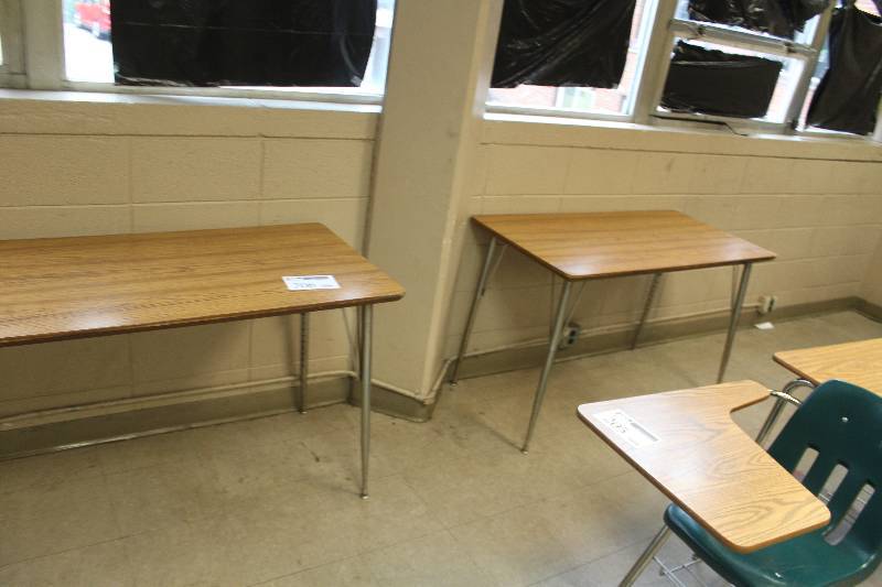 lot 206 image: Lot of (2) Tables