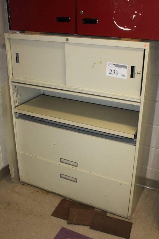 lot 239 image: 4-Drawer Metal File Cabinet