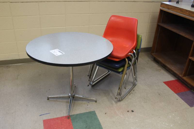 lot 241 image: Round Conference Table w 5-Chairs