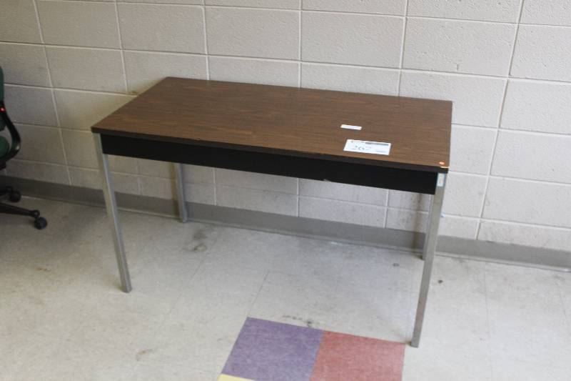 lot 267 image: Table