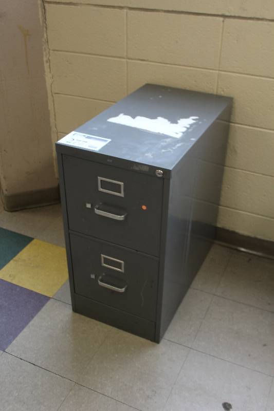 lot 277 image: Hon 2-Drawer Locking Metal File Cabinet