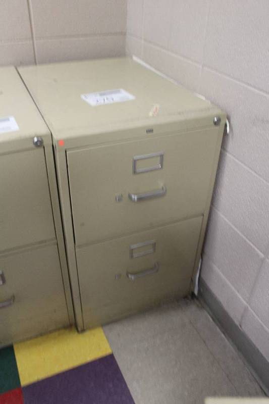 lot 270 image: Hon 2-Drawer Locking Metal File Cabinet