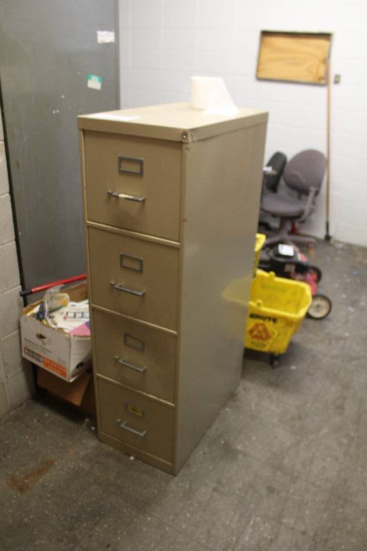 lot 150 image: 4-Drawer Metal File Cabinet