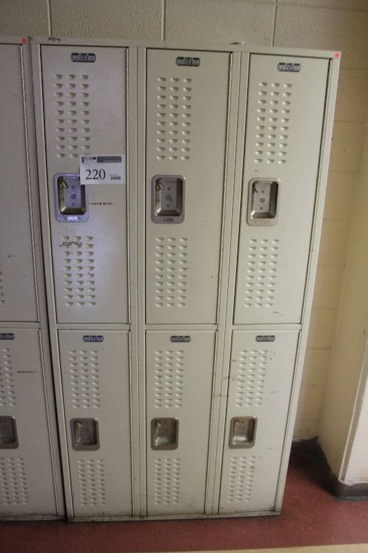 lot 220 image: Lot of (6) School Lockers Set