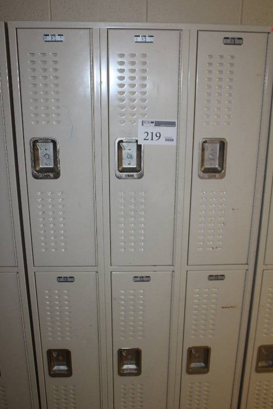 lot 219 image: Lot of (6) School Lockers Set