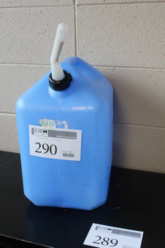 lot 290 image: 6-Gallon Plastic Water Can