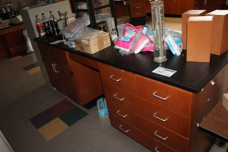 lot 297 image: Desk
