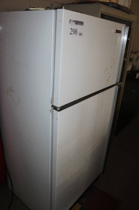 lot 298 image: Westinghouse Refrigerator Freezer