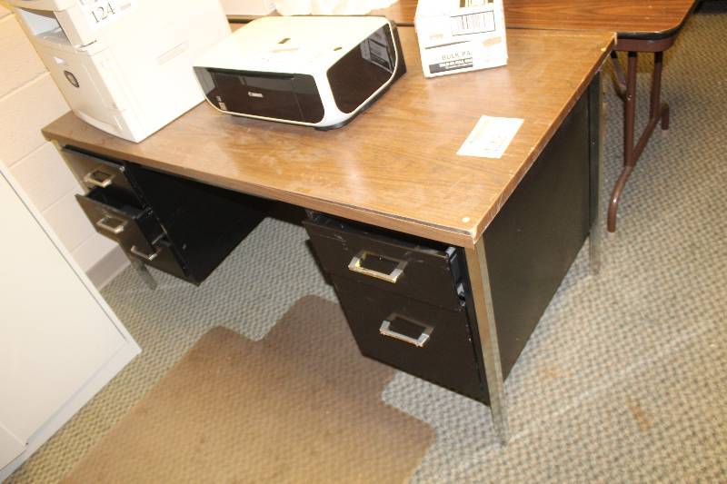 lot 122 image: 5-Drawer Metal Office Desk