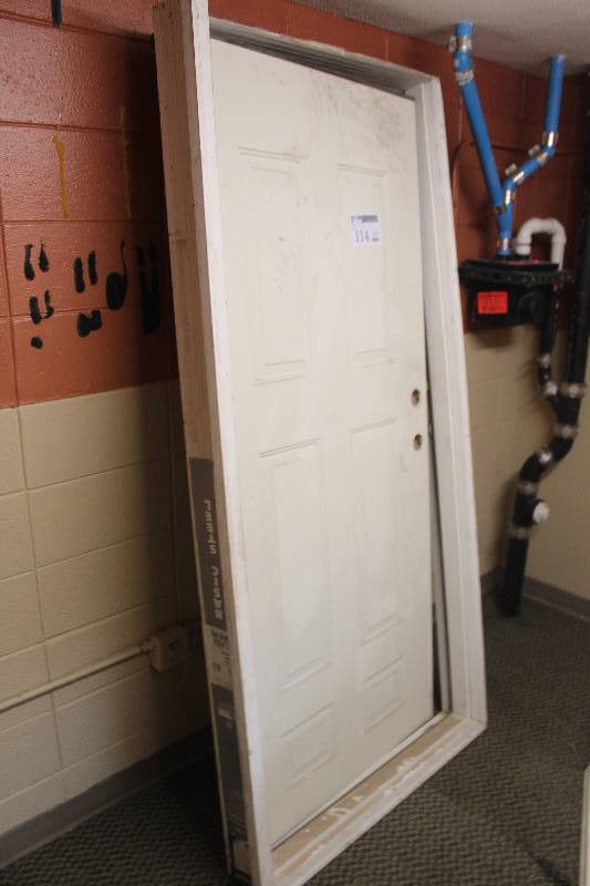 lot 114 image: Lot of (2) 6-Panel Interior Door w Frame