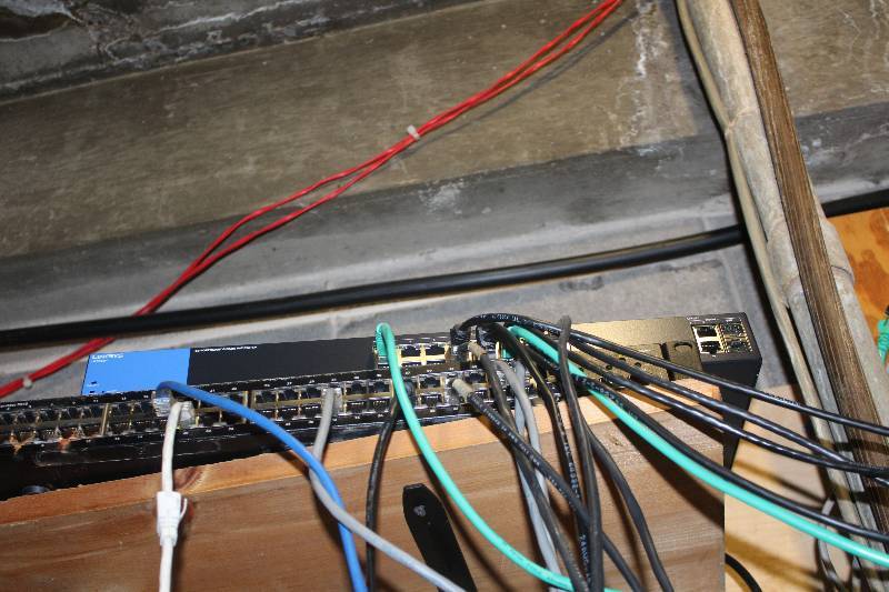 lot 177 image: Linksys LGS318P 18-Port Switch