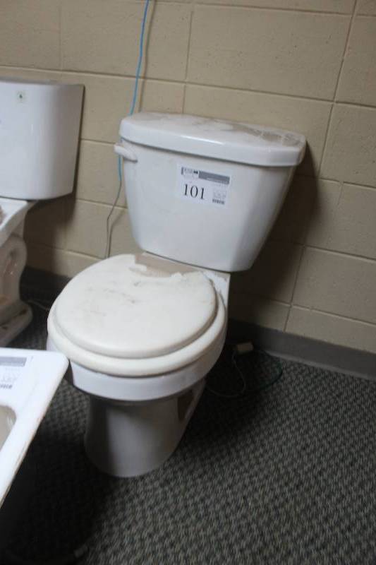 lot 101 image: Toilet & Bowl Set
