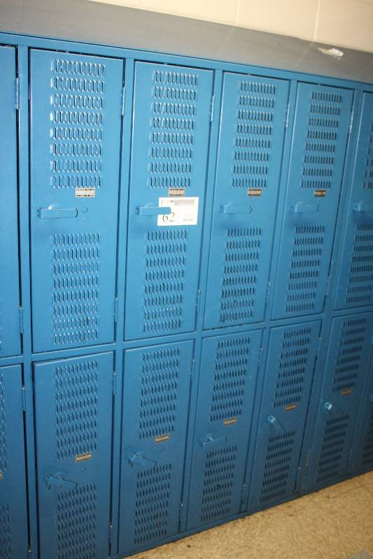 lot 62 image: School Locker Set of 10-Lockers w Combination Locks