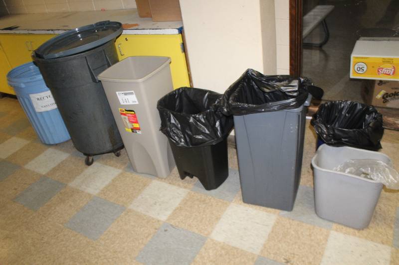 lot 141 image: Lot of (7) Garbage Cans, Various ShapesSizes