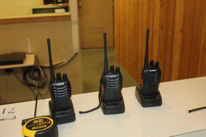 lot 71 image: Lot of (5) Walkie Talkie Hand Radios