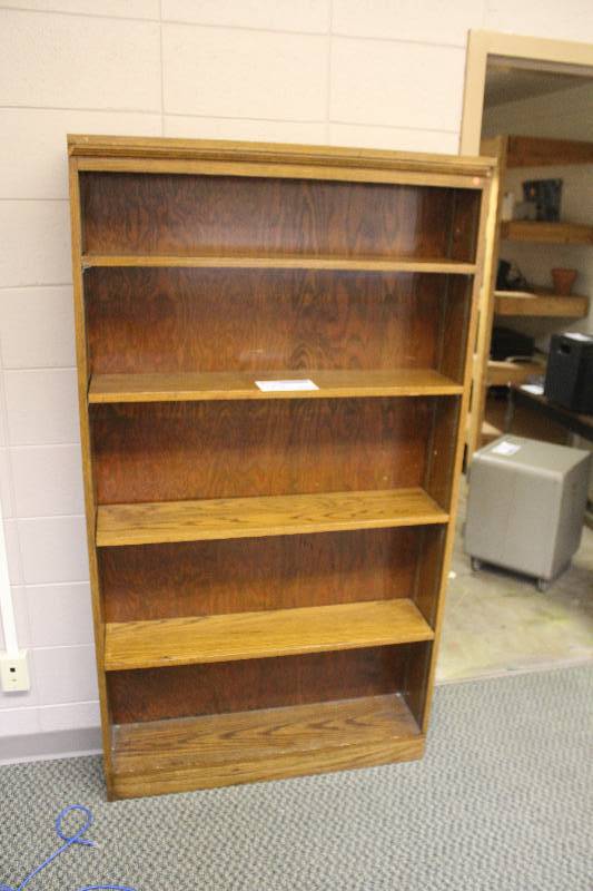 lot 77 image: 5-Shelf Wood Bookcase
