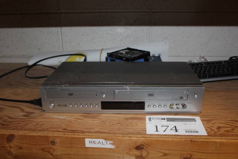 lot 174 image: Samsung VHSProgressive Scan DVD Player