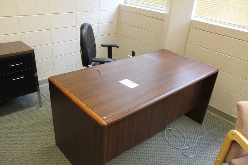 lot 88 image: Wood Office Desk, Chair