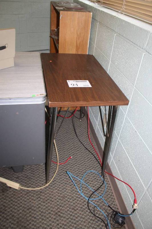 lot 94 image: Side Table