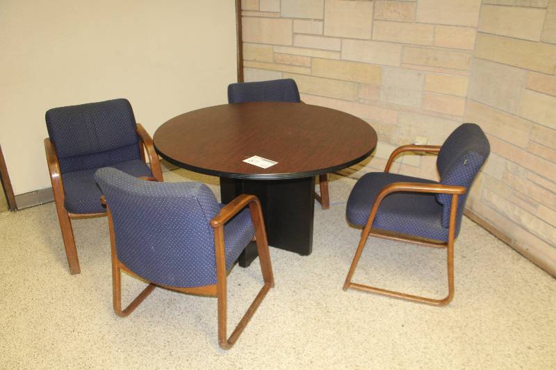 lot 67 image: Round Conference Table w 4-Chairs