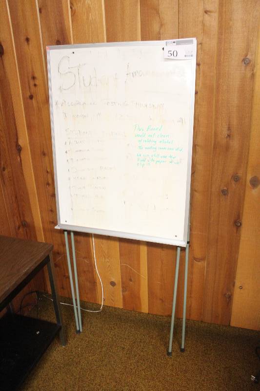 lot 50 image: White Board Easel