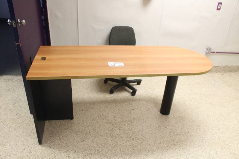 lot 20 image: Table, Chair