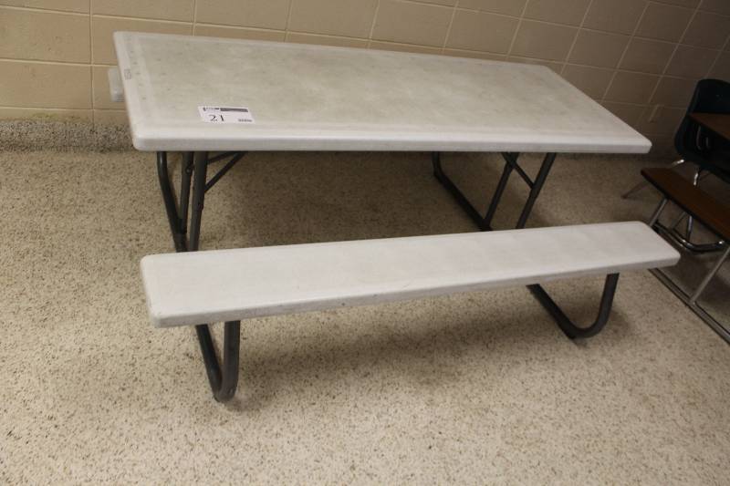 lot 21 image: Lifetime Folding Picnic Table