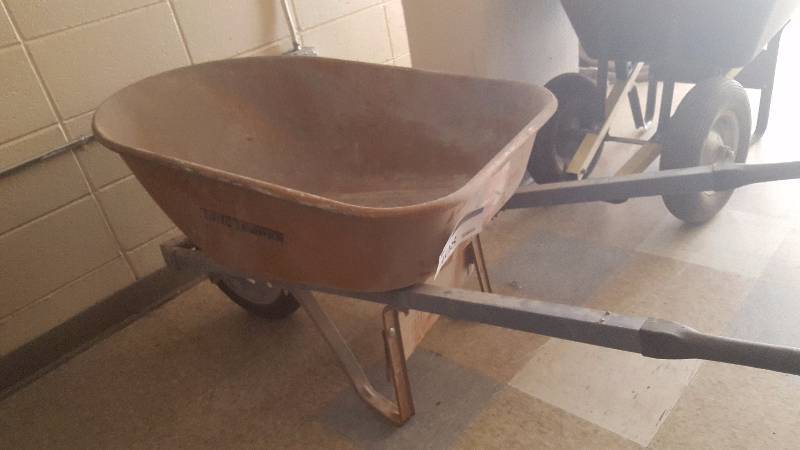lot 408 image: True Temper Flat Free, 6 cu ft Steel Tray Wheel Barrow