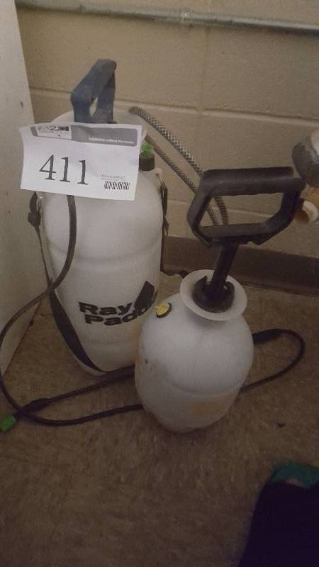 lot 411 image: Lot of (2) Manual Pressure Sprayers with Trigger Nozzles