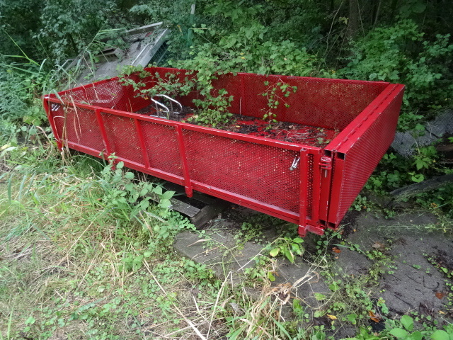 lot 4 image: Trailer body. 51 x 100 x 19. Rear t...