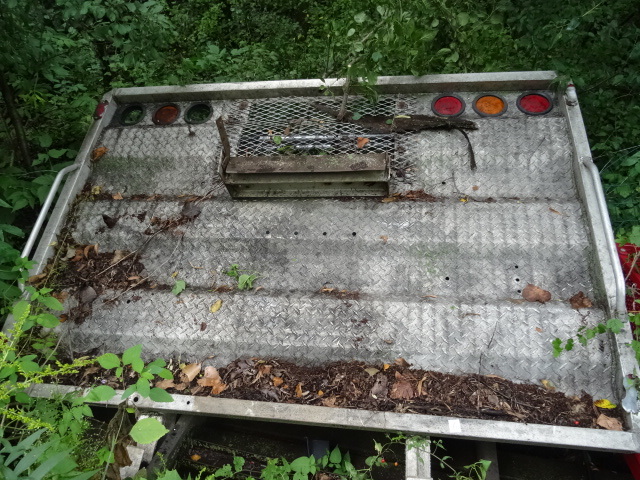 lot 6 image: Aluminum headache rack for a semi. ...