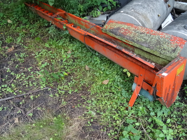 lot 7 image: Electric powered auger. 151 long. ...