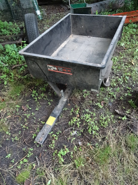 lot 11 image: Agri fab 10 cu ft dumping lawn and ...